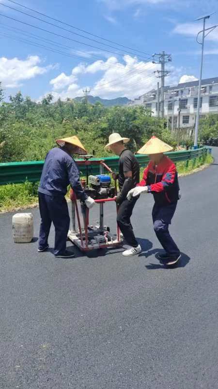 花亭湖村至寺前鎮(zhèn)項目上面層試驗段取芯