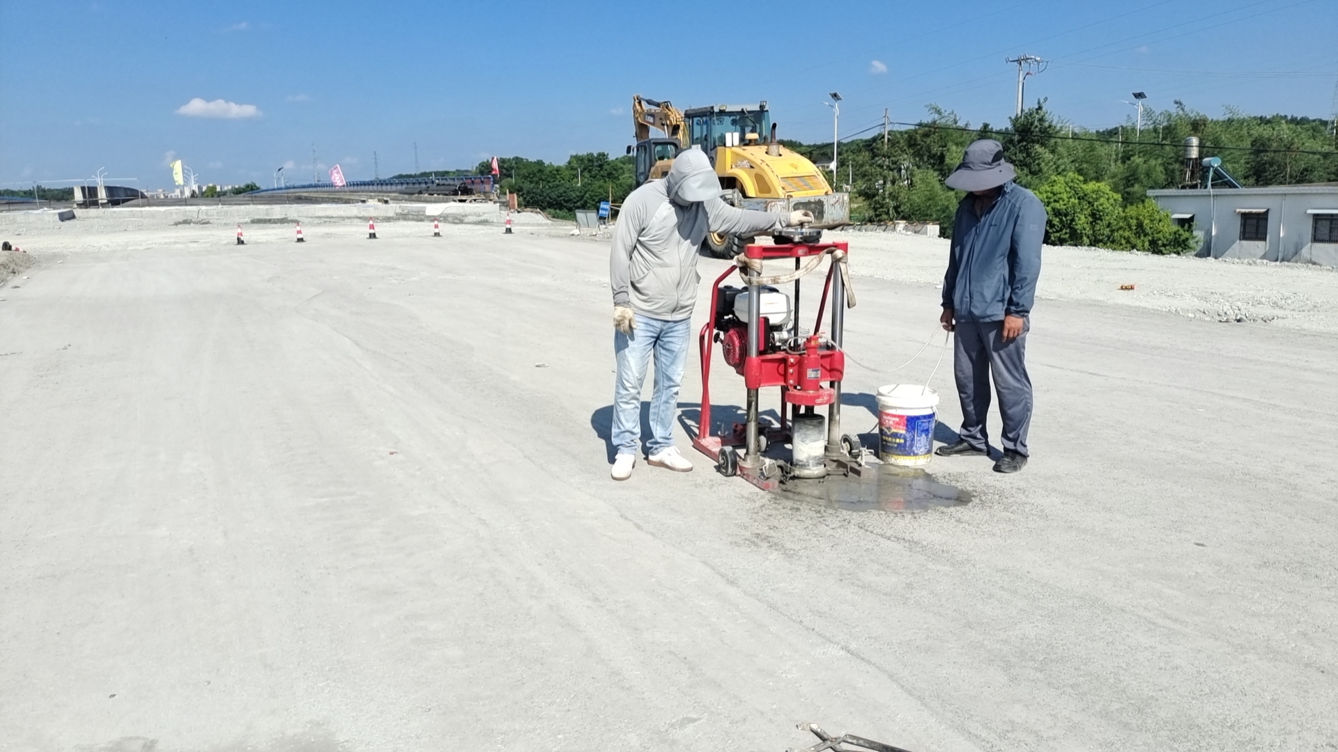 長河三橋一級路水穩(wěn)底基層取芯